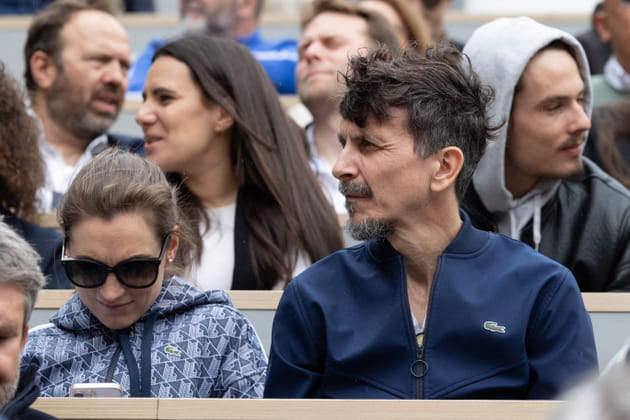 Arnaud Tsamère, aperçu dans les tribunes de Roland-Garros