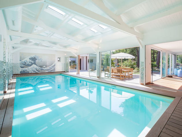 Piscine intérieure : trophée d'or