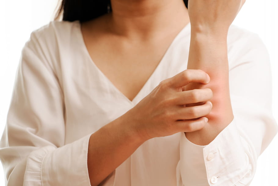 Allergie au vaccin Covid : risques, signes, que faire ?
