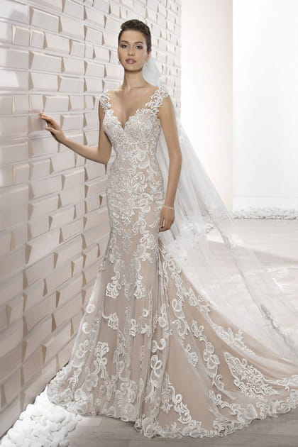 Une robe resplendissante, Demetrios