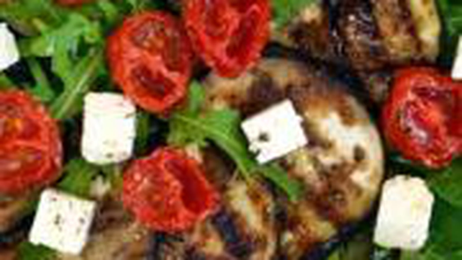 Salade d'aubergines grillées au balsamique, tomates confites et feta