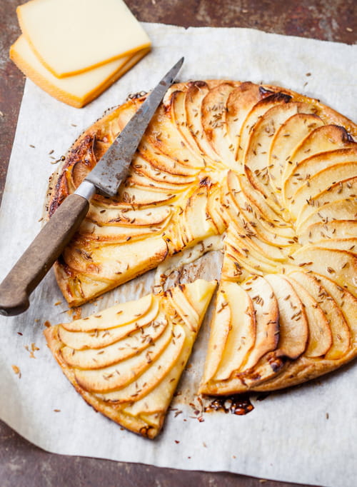 tarte fine aux pommes et à la raclette