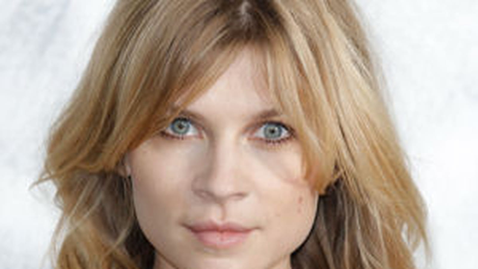 Clémence Poésy, cheveux longs