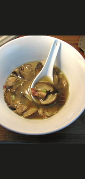 Soupe de champignons shitak&eacute;s au poulet