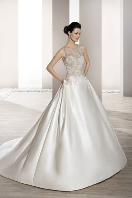 Une robe mikado, Demetrios