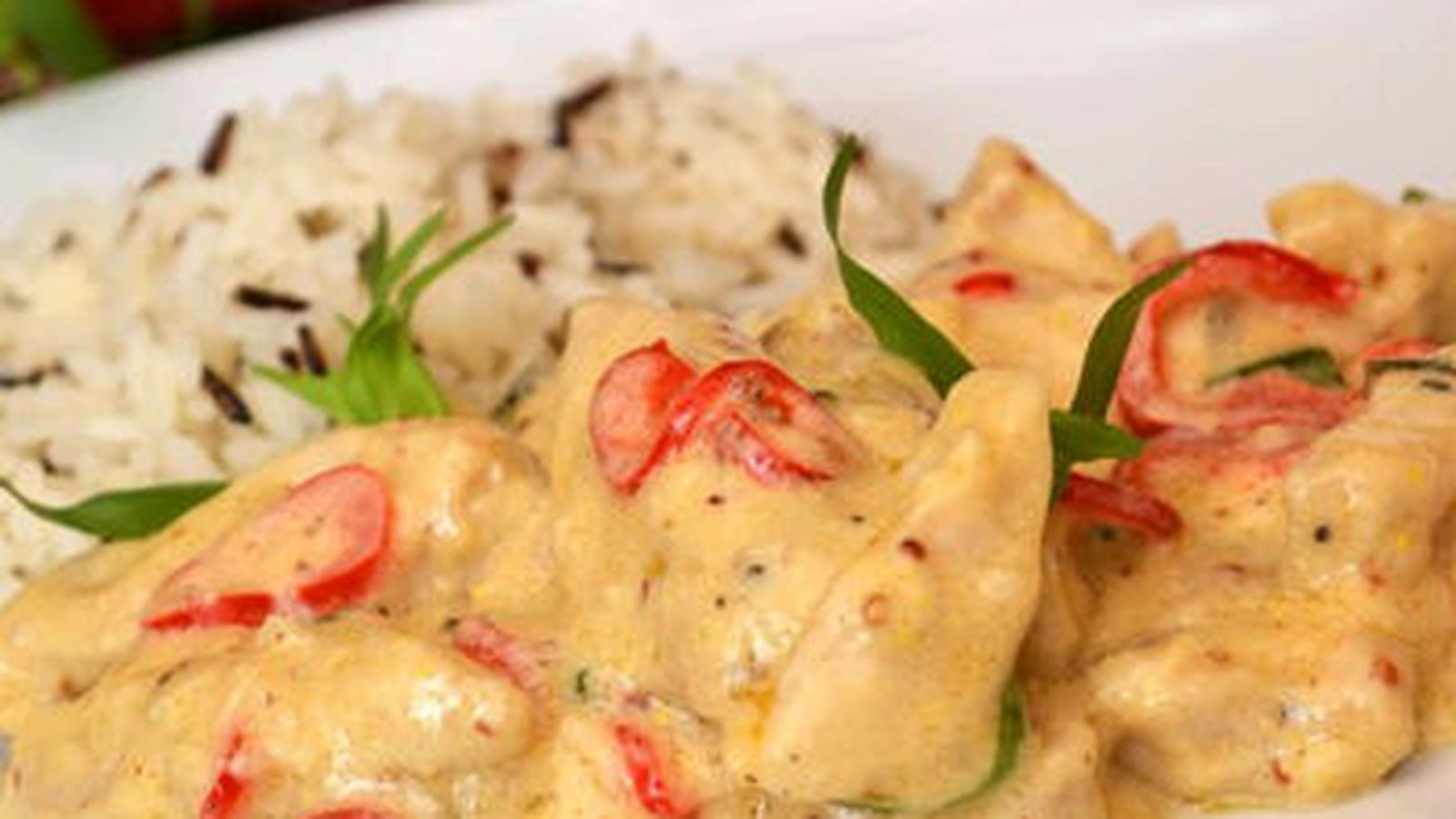 Poulet à la moutarde, estragon et poivron doux du Chili