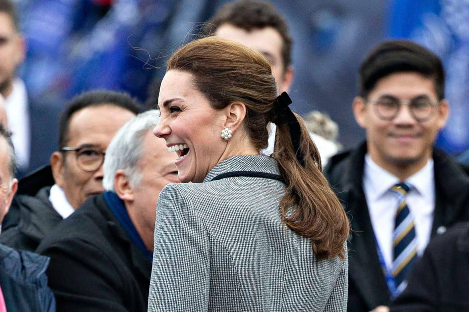 Kate Middleton avec un chouchou &agrave; ruban sur une queue-de-cheval