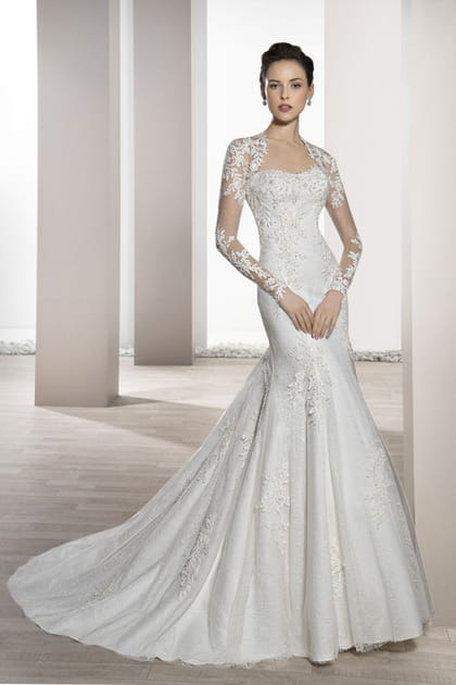 Une robe à manches longues, Demetrios