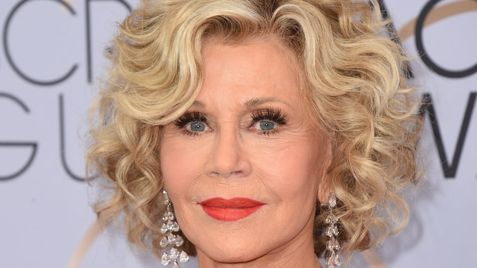 Le carré bouclé de Jane Fonda