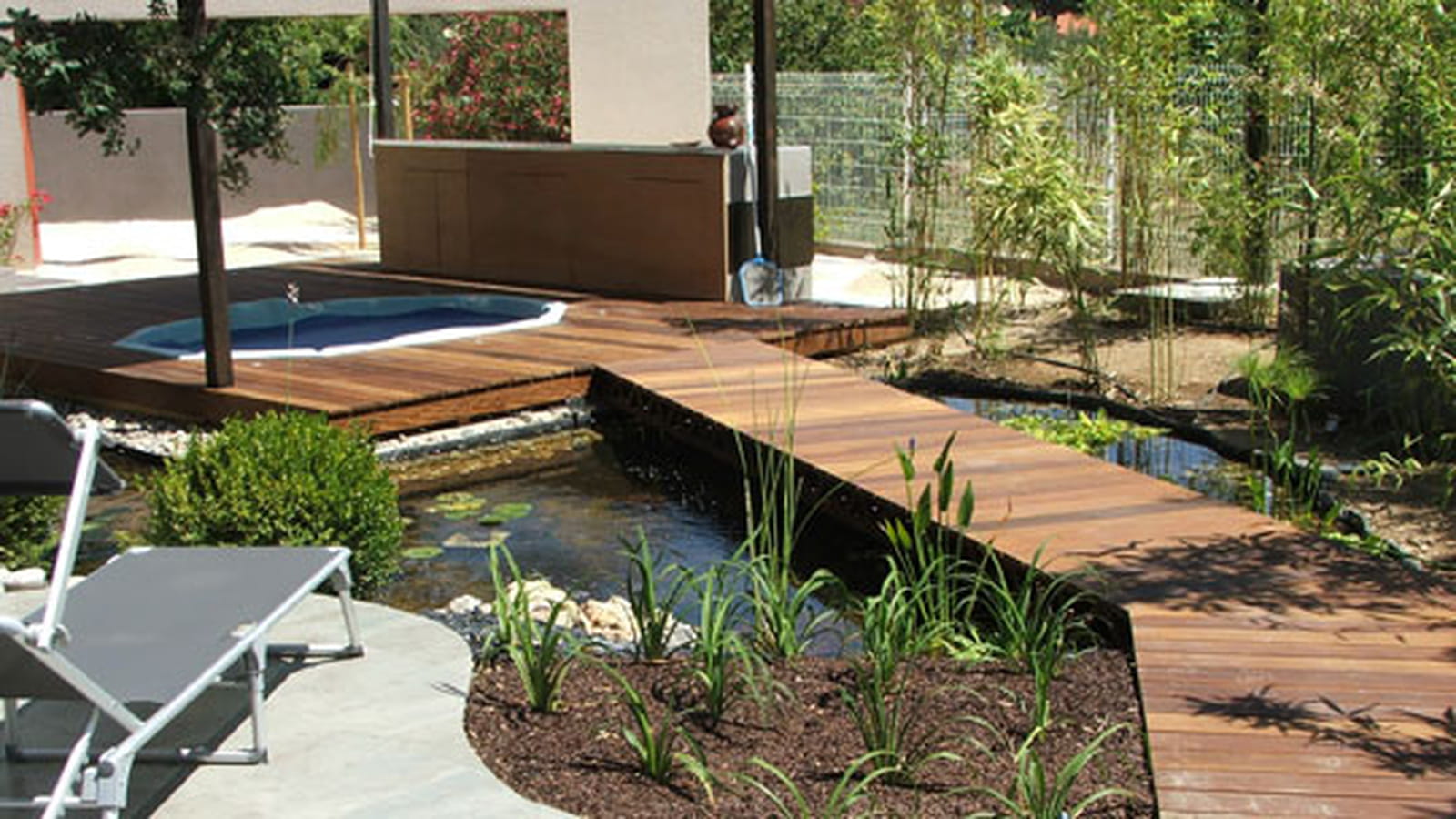 Passerelle ver le spa