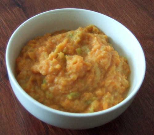 Purée de patates douces à la courgette et aux épices