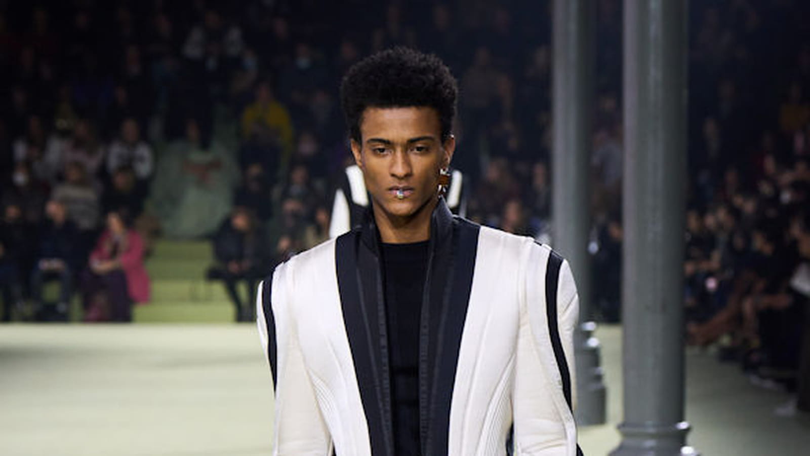 Look 60