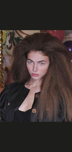 Crini&egrave;re cr&ecirc;p&eacute;e