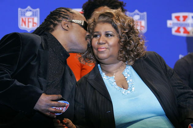 Stevie Wonder et Aretha Franklin durant une conf&eacute;rence pour le Super Bowl en 2006