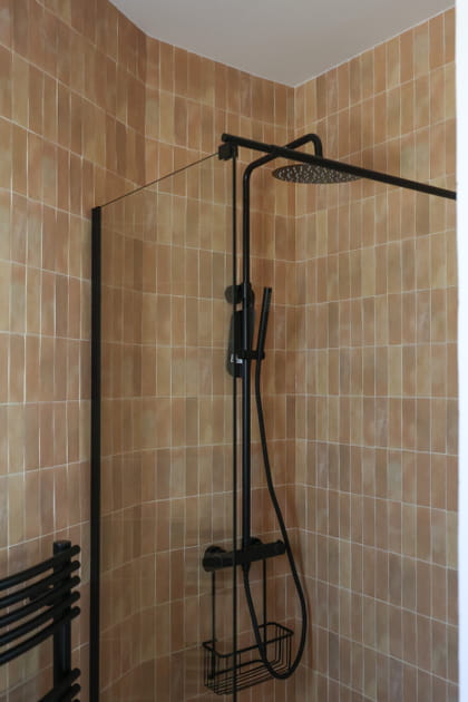 Apr&egrave;s&nbsp;: une petite salle d'eau optimis&eacute;e avec douche