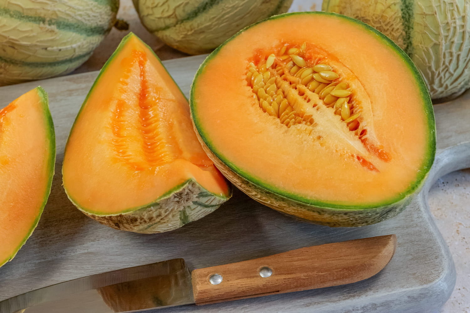 C'est vraiment dommage de jeter les pépins de melon - c'est bourré de vitamines et si simple à utiliser
