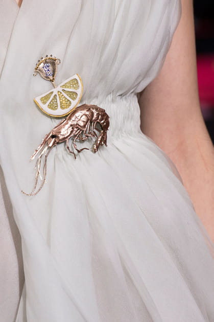 Broche du d&eacute;fil&eacute; Schiaparelli