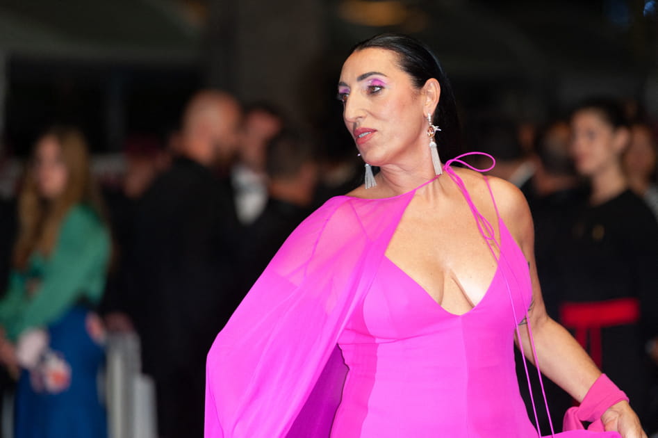 Le regard fuchsia de Rossy de Palma