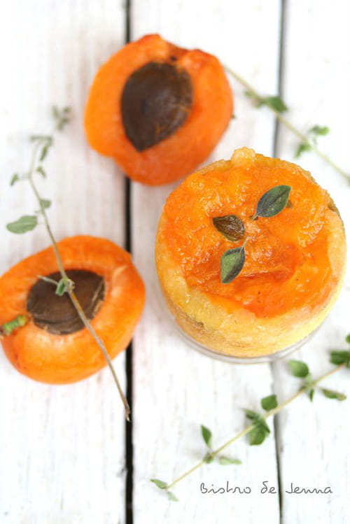 Mini-cake renversé aux abricots parfumés à la marjolaine