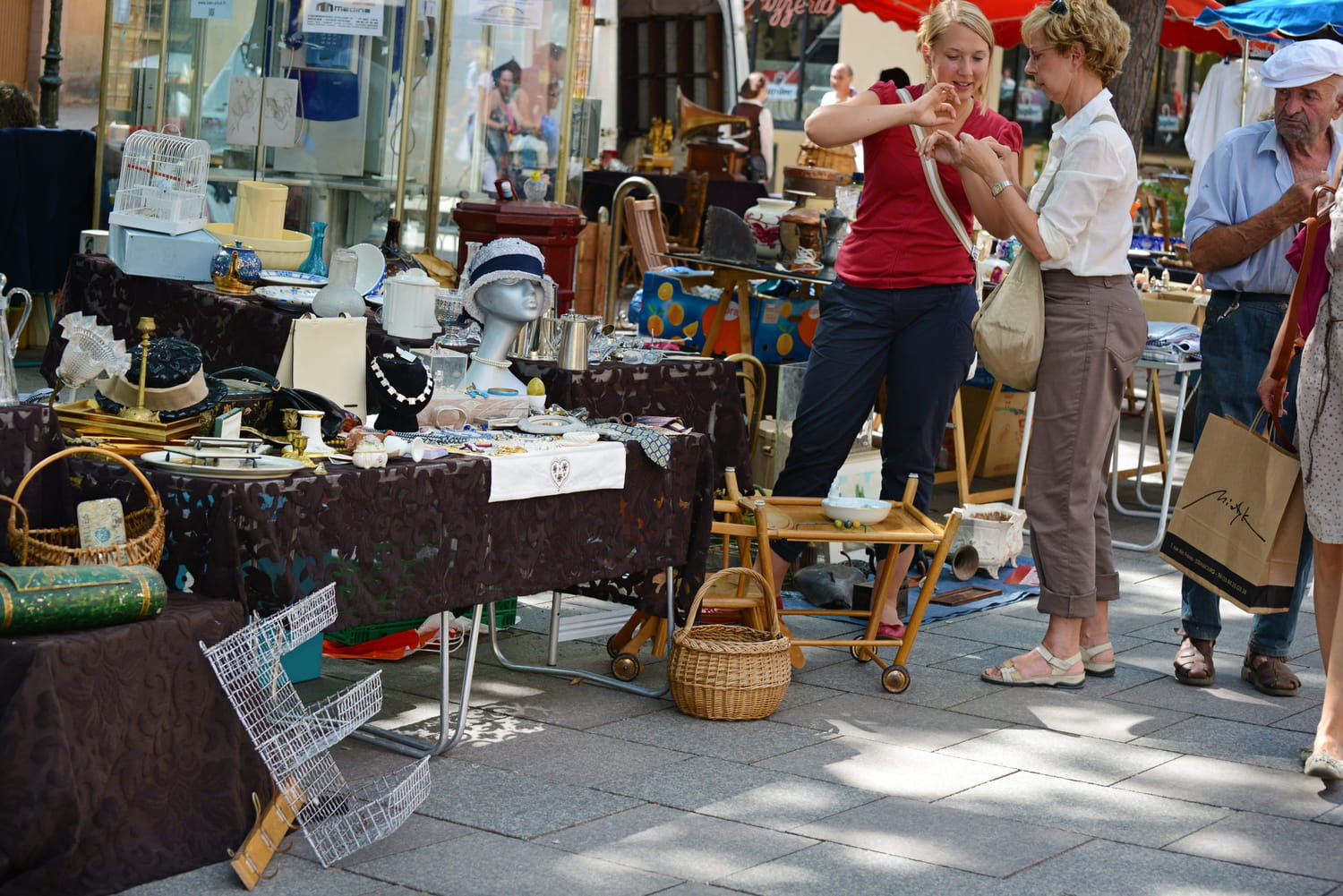 Before buying at a flea market, you must always do this check: many people forget Before buying at a flea market, you must always do this check: many people forget