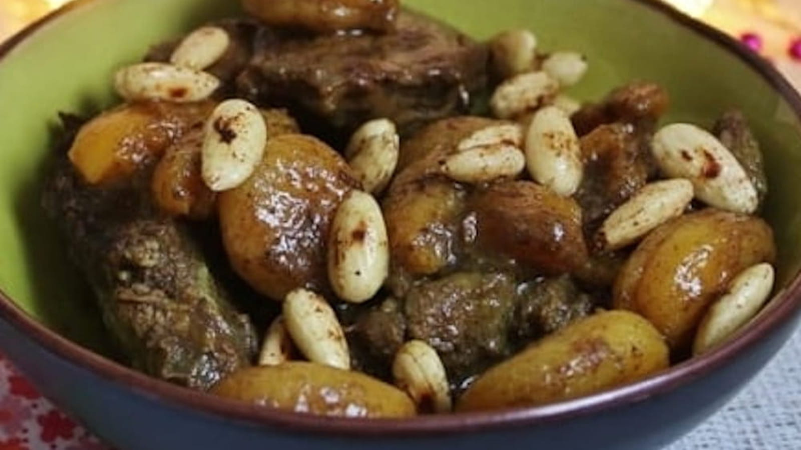 Tajine de boeuf aux abricots et aux amandes