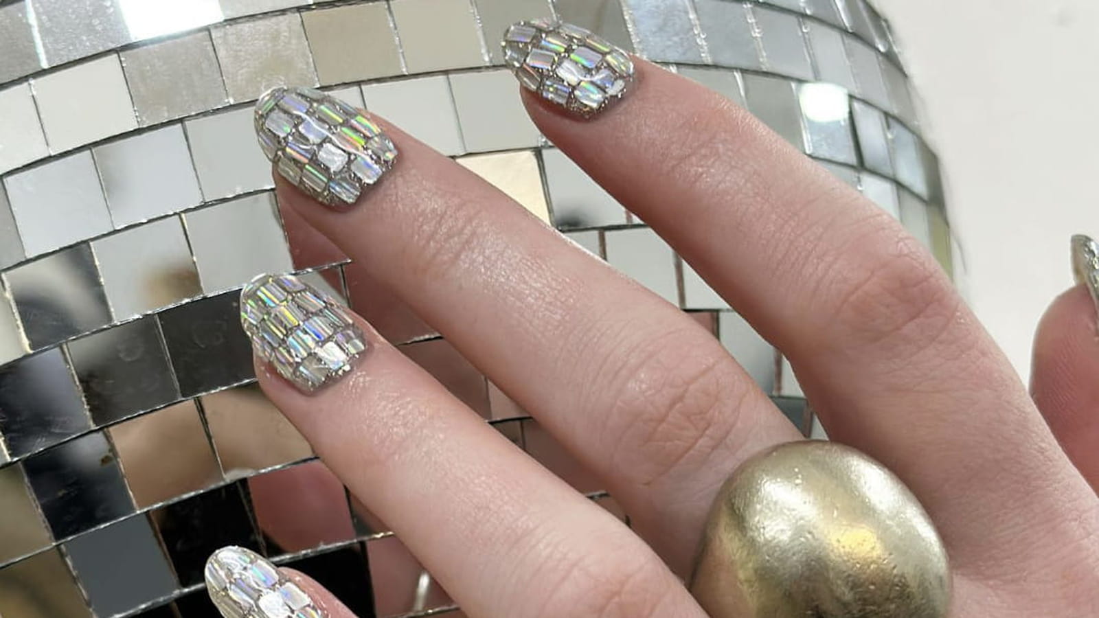 Manucure confettis 