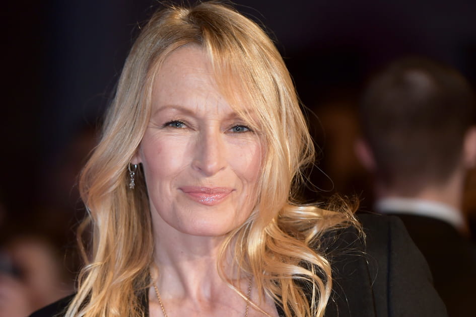 Estelle Lef&eacute;bure, scintillante avec ses l&egrave;vres glossy