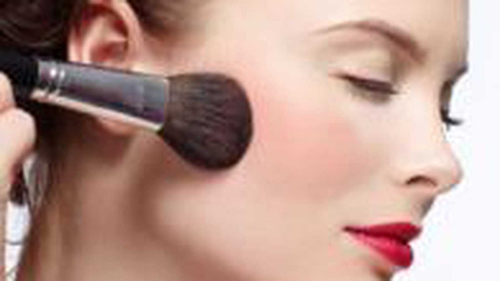 Retouches maquillage après un coup de chaud