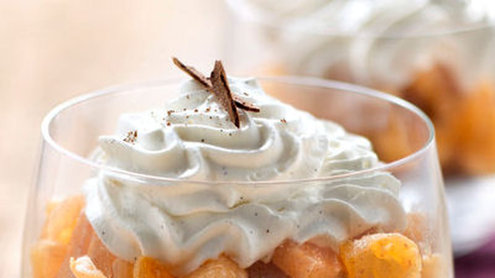 Verrine de tartare de Clemensoon® à la cannelle, concassé de spéculoos et chantilly vanillée