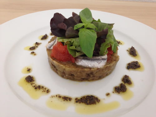 Caviar d'aubergine, anchois marinés et tomates confites, vinaigrette de tapenade