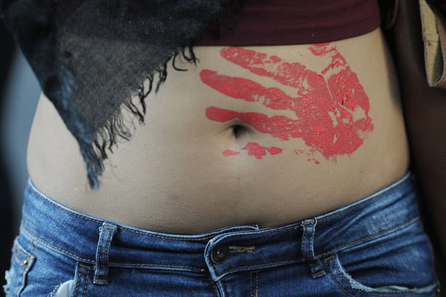 Main de sang pour stopper les bains de sang