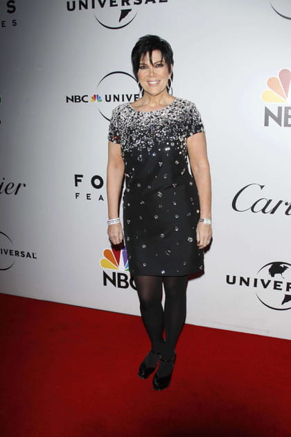 Kris Jenner en robe mi-longue au d&eacute;grad&eacute; de couleurs