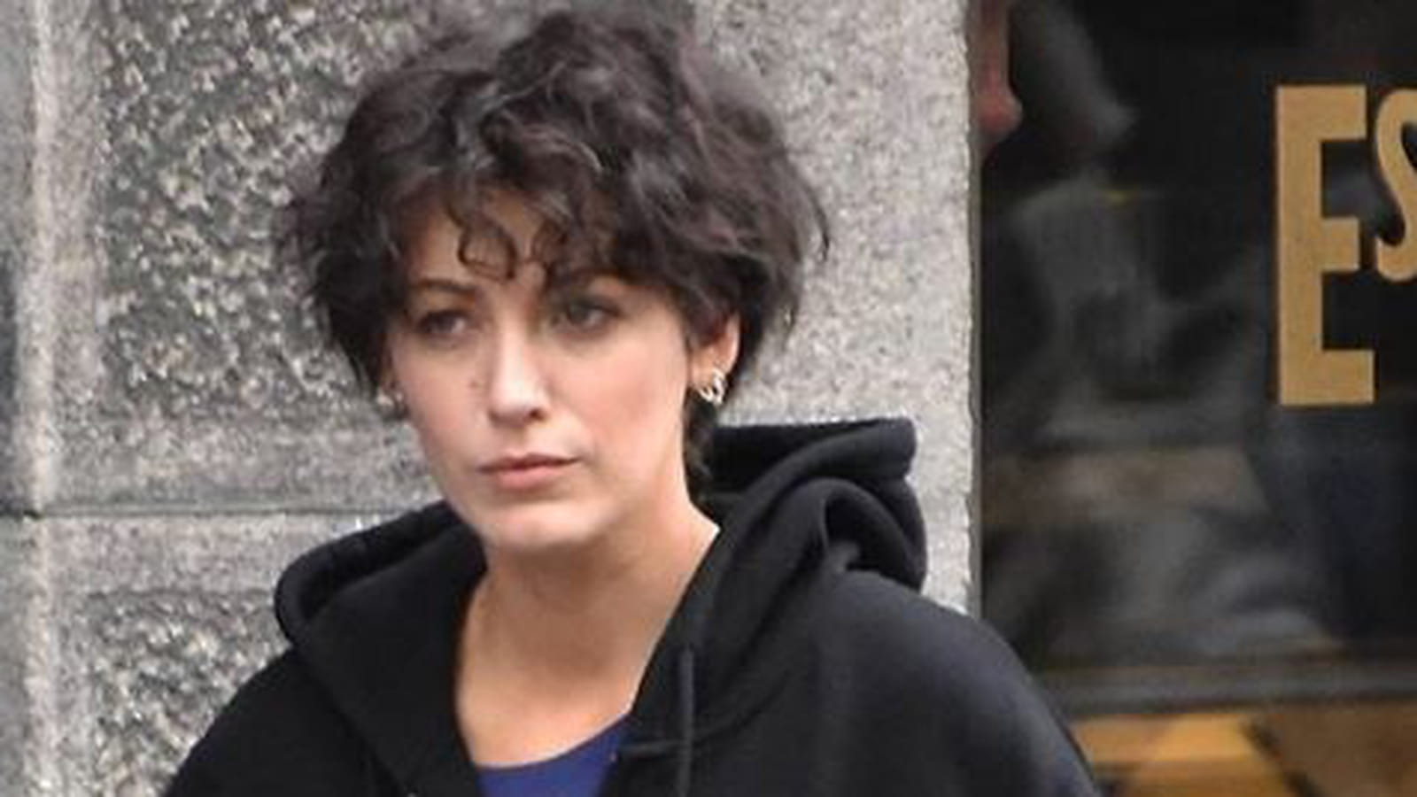 Cheveux courts bruns