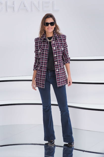 Apr&egrave;s&nbsp;: Virginie Ledoyen &agrave; 44&nbsp;ans en veste violette en tweed et jean flare Chanel