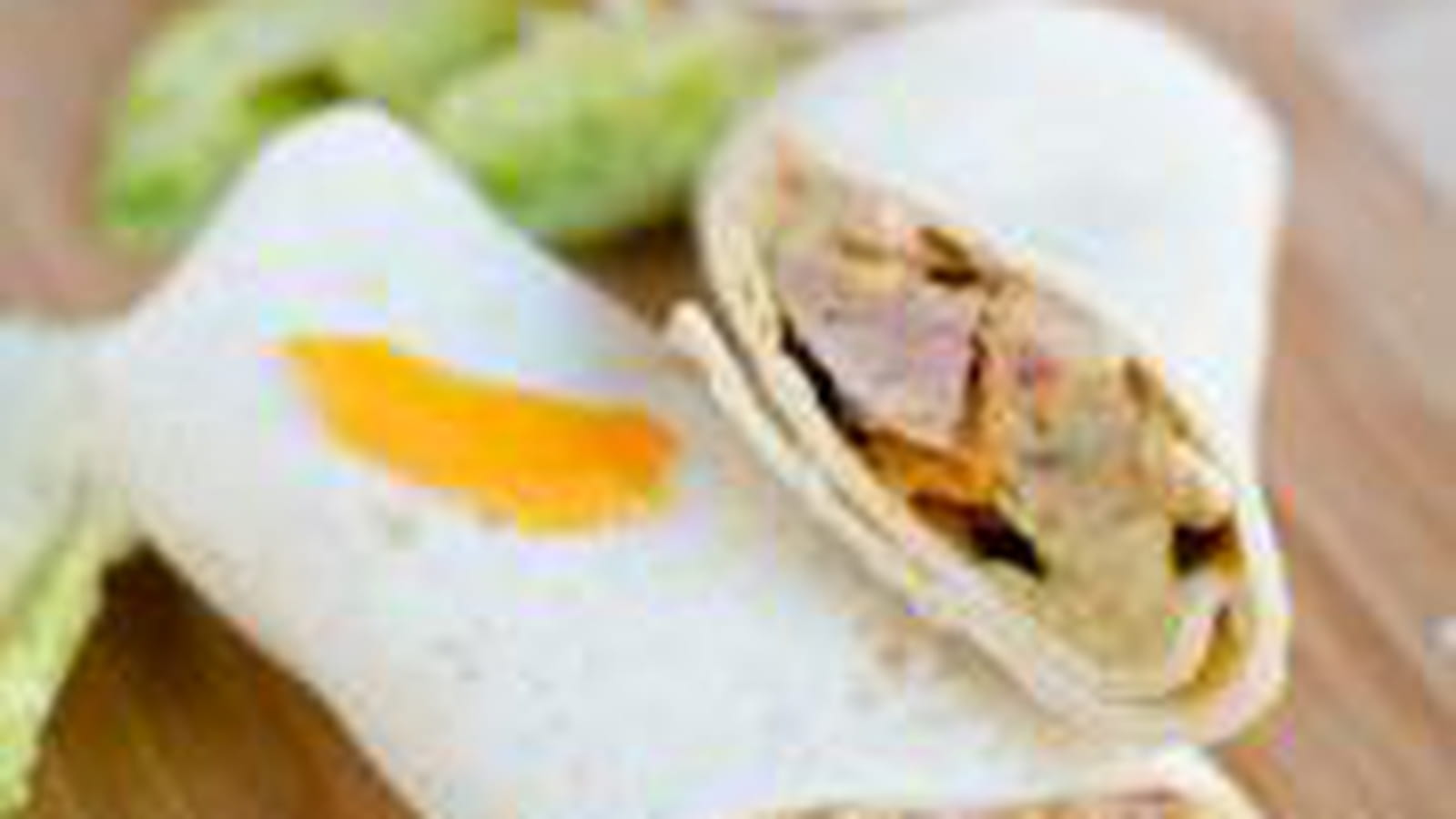 Wrap au poulet grillé et guacamole à la mangue