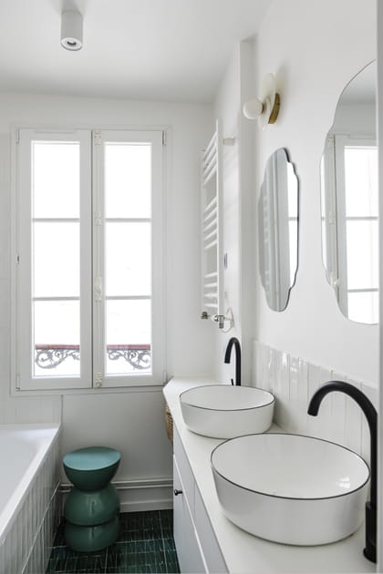 Apr&egrave;s&nbsp;: une salle de bains plus sobre avec une touche de fantaisie