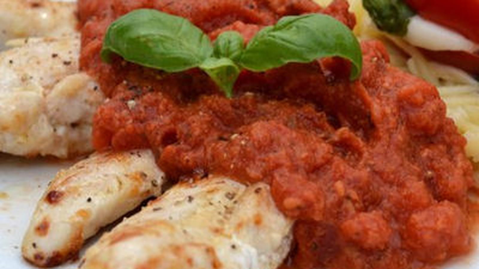 Aiguillettes de poulet sauce tomate mozzarella