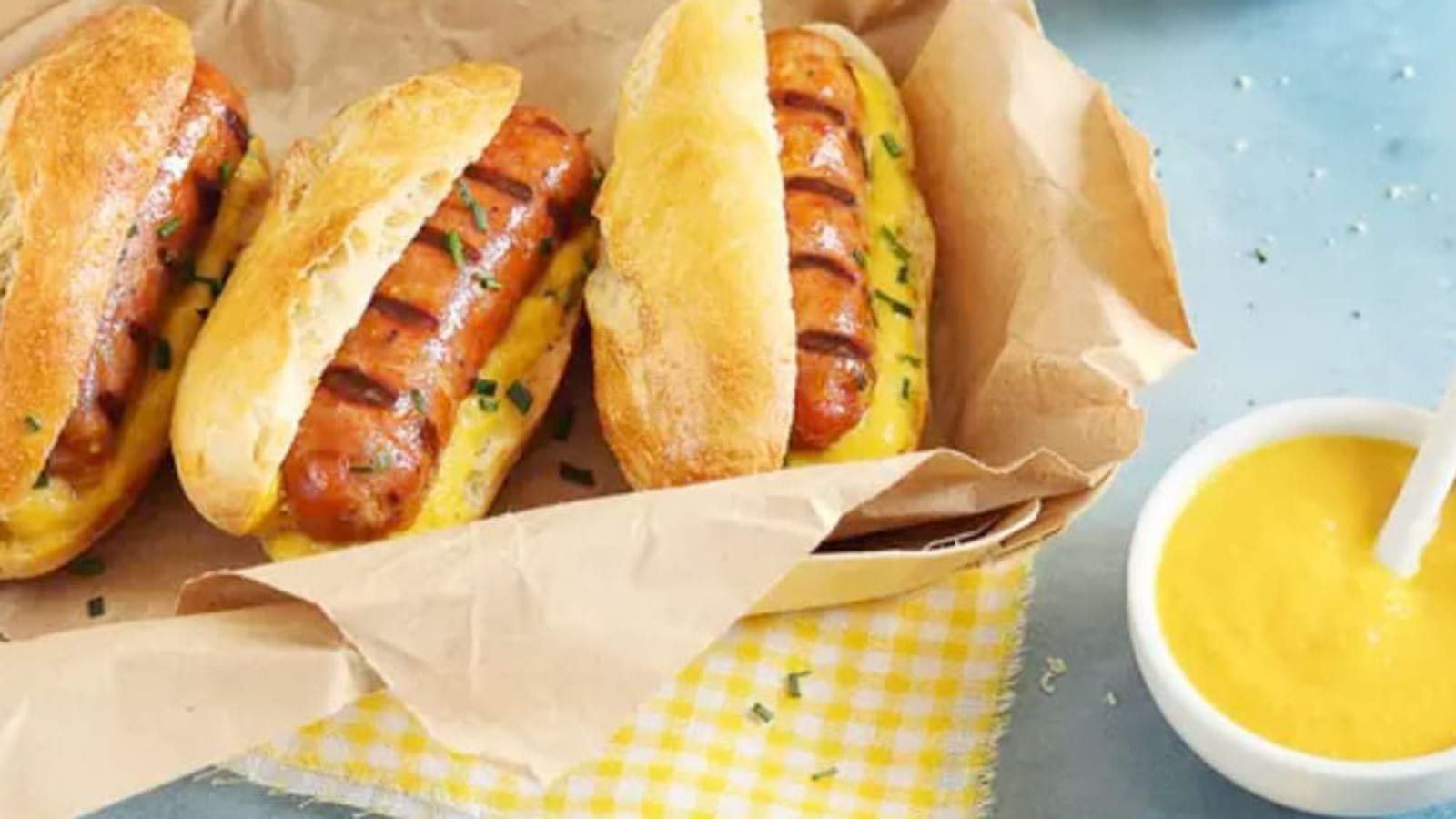 Mini-hot dog, ketchup jaune