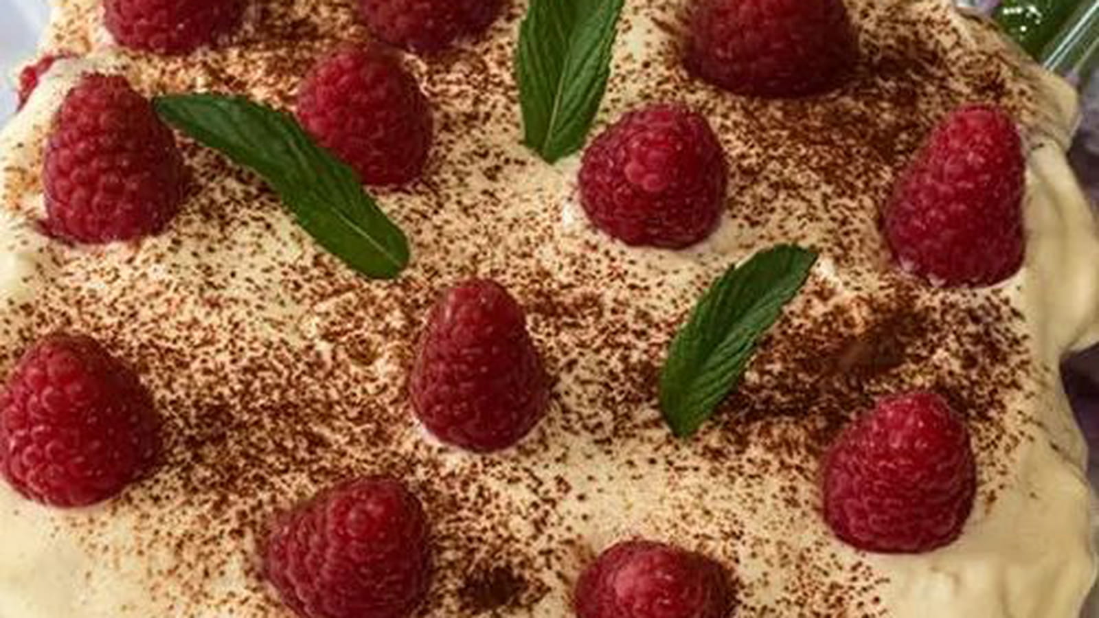 Tiramisu aux biscuits roses et aux framboises