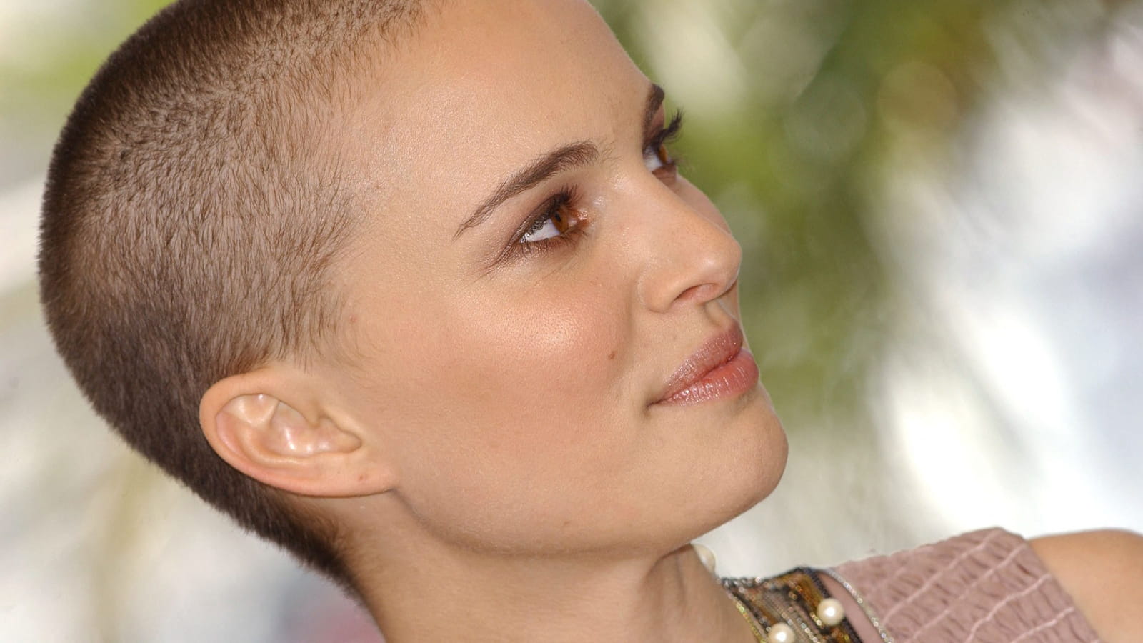 Natalie Portman, avec son crâne rasé