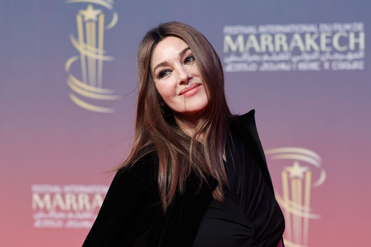 “Magnetic energy”: Monica Bellucci cannot help collecting this expensive fashion accessory