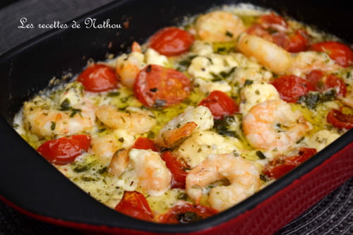 Scampis à l'ail, feta et tomates cerises