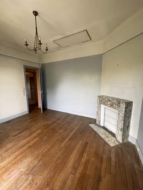 Avant&nbsp;: une chambre laiss&eacute;e &agrave; l'abandon