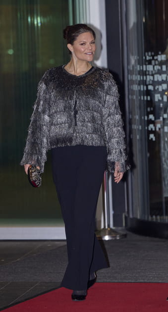 Victoria de Suède en veste à franges Zara