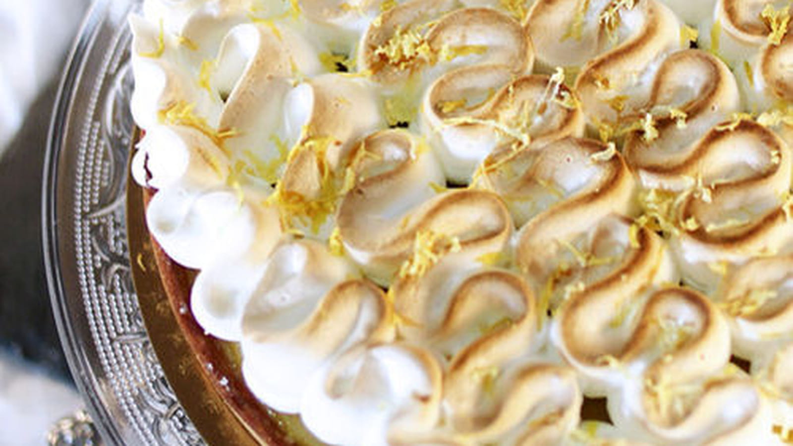 Tarte au citron meringuée et pâte au sucre glace