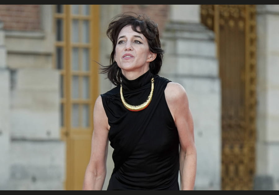Charlotte Gainsbourg, d&eacute;tonnante avec sa coiffure rock