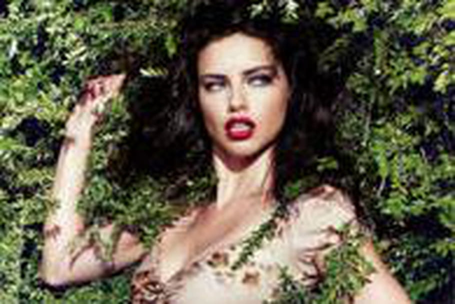 Adriana Lima égérie de Blumarine