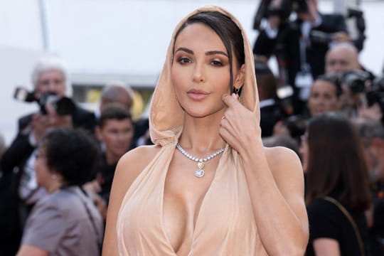 Ni brune, ni blonde, Nabilla fait sensation avec une coloration digne d'une princesse Disney