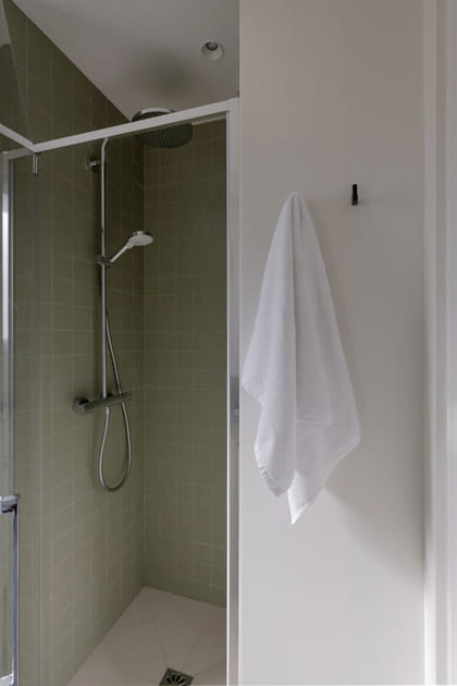 Apr&egrave;s&nbsp;: une douche &agrave; la place de la baignoire pour gagner de la place