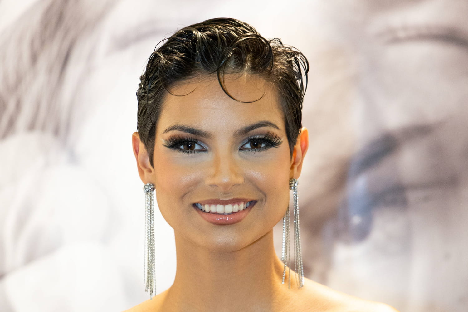 Eve Gilles mocked by Internet users at Miss Universe